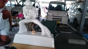 フリーマーケット　プレスリー置物