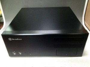 Silver stone 横置き PCケース LC17