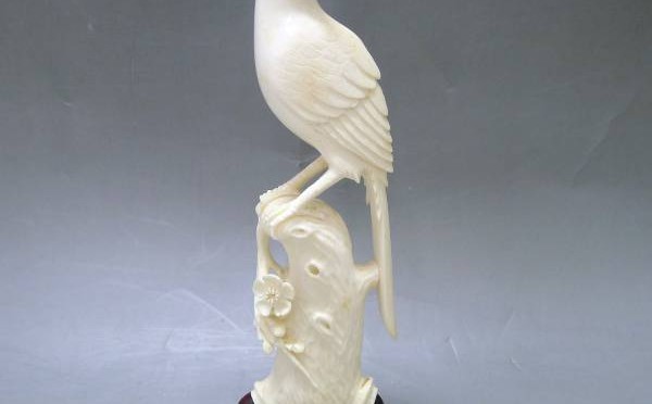 置物 根付 鳥カラフル 2匹 天然素材 マンモス 象牙風 骨董 美術