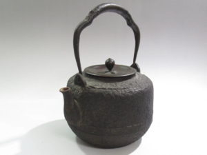 龍文堂造　鉄瓶　岩肌　道安形　銅蓋星摘1