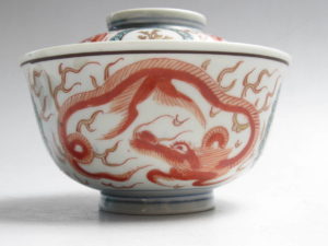 肥前有田　赤絵　龍図　蓋付茶碗
