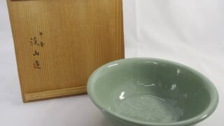 加藤渓山 牙黄磁 華鳥彫刻 鉢 共箱 菓子鉢 茶道具 【k3223】 加藤渓山 牙黄磁 華鳥彫刻 鉢 共箱 菓子鉢 茶道具 【k3223】 加藤渓山